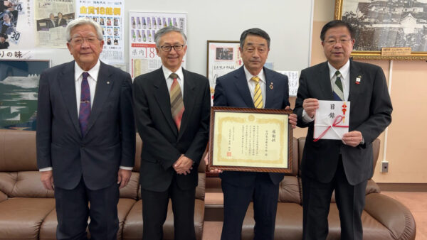 会津若松市役所にて寄付金の贈呈式が行われました